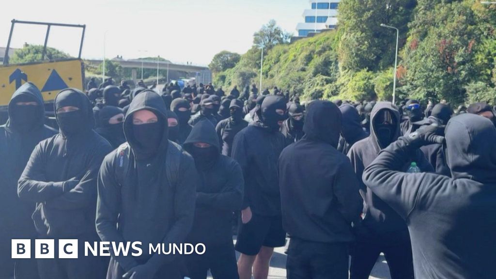 Patriot Platform: La nueva estrategia de intimidación de la ultraderecha británica