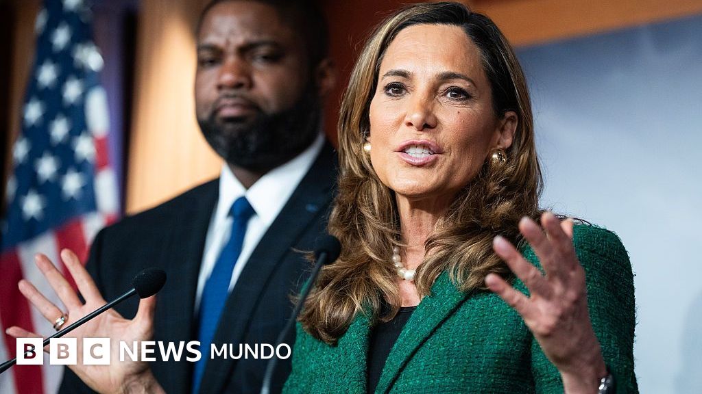 María Elvira Salazar marca distancia con Trump por políticas migratorias