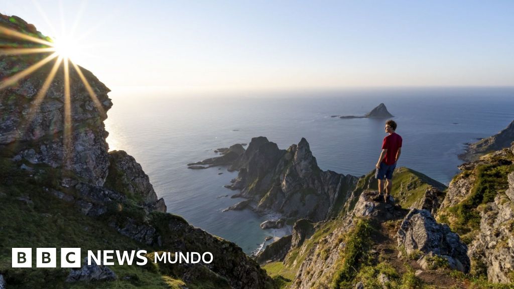La remota isla noruega donde expertos prueban la resistencia ante una guerra invisible de señales satelitales