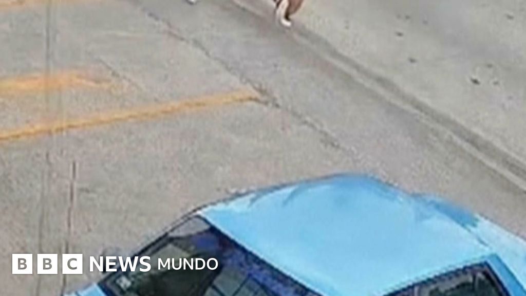 Hombre evita tragedia al rescatar a una niña de ser atropellada en Puebla