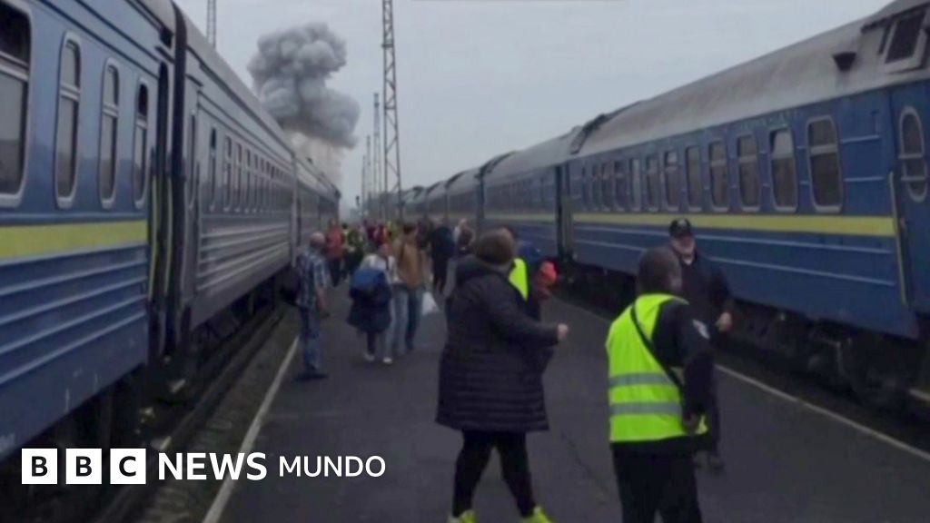 Dron ruso impacta tren en la frontera de Ucrania tras paso de delegación europea