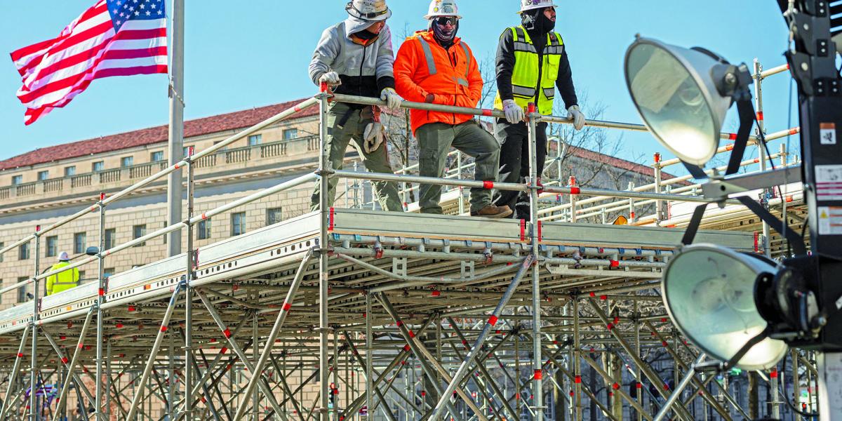 Mercado laboral en EU sorprende: creación de empleo triplica expectativas en agosto