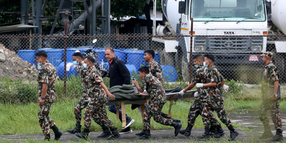 Rescatan a ciudadano chino tras 10 días atrapado en un túnel en Nepal