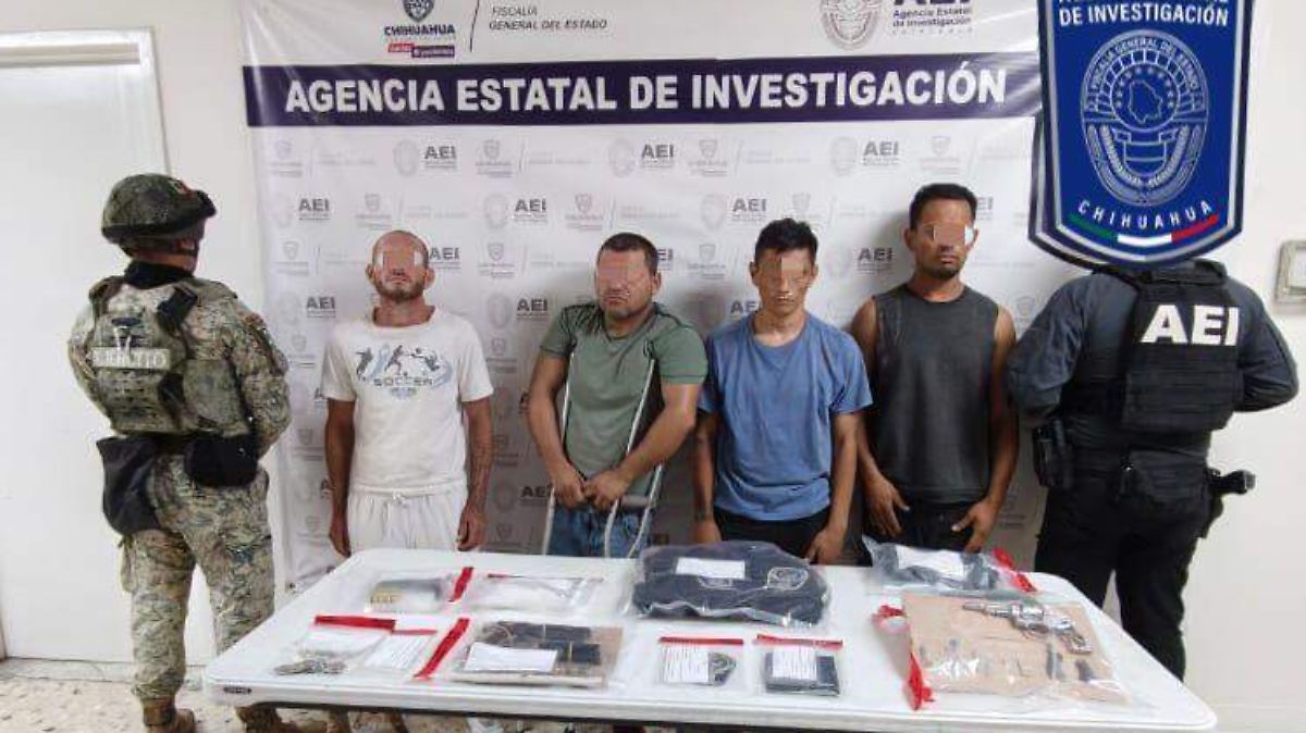 Operativo en Villas Real resulta en cuatro detenidos y el decomiso de armas, droga y un explosivo