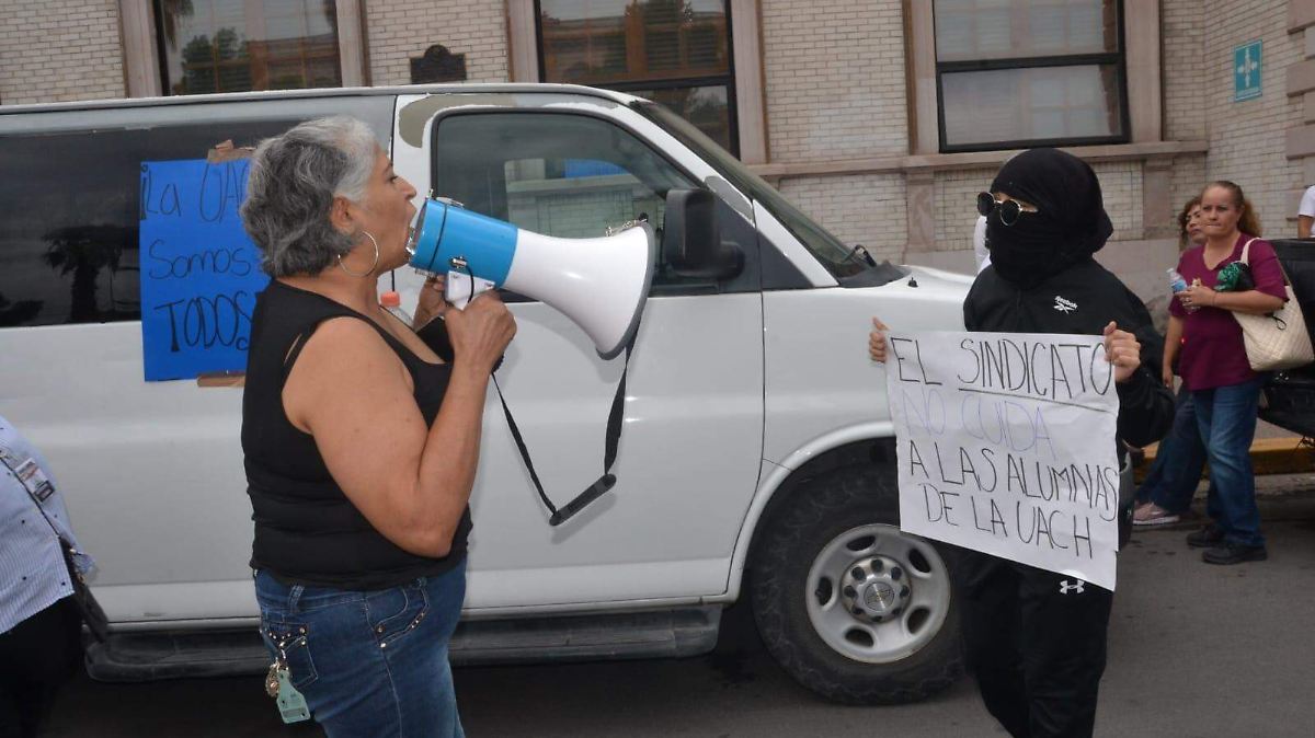 Protesta en la UACH: mujeres encapuchadas exigen justicia ante presunta protección a agresores