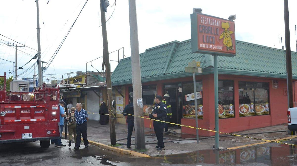 Incendio en restaurante El Caballo Loco moviliza a cuerpos de emergencia en el Centro de Chihuahua