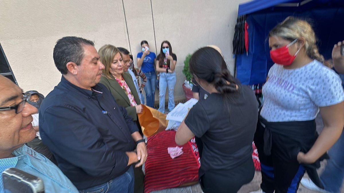 Aspirantes a plazas docentes en Chihuahua logran mesa de diálogo tras seis días de protesta