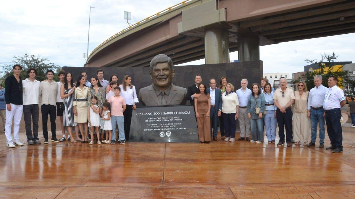 Rinden homenaje a Francisco Barrio Terrazas con develación de busto en Chihuahua