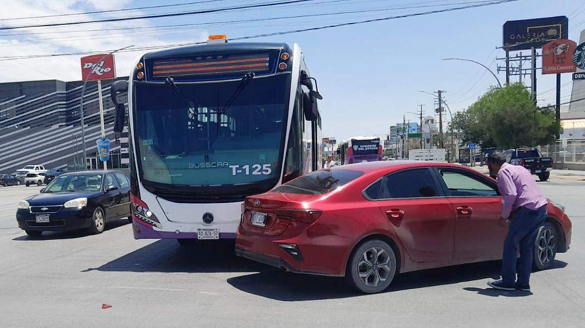 Suman 158 accidentes viales por invasión al carril del Juárez Bus en 2026