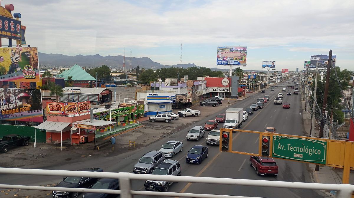 Lluvias ligeras provocan encharcamientos en vialidades de Ciudad Juárez