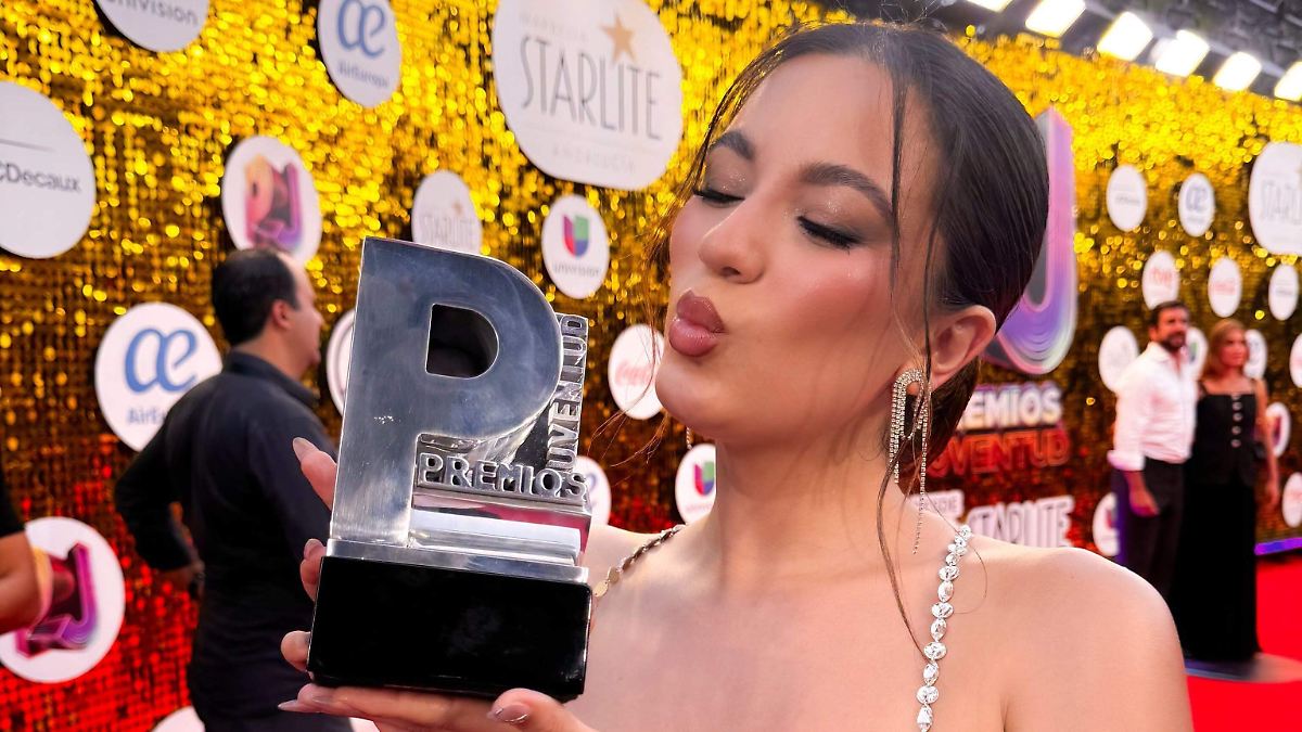 La juarense Valeria Villalobos triunfa en los Premios Juventud con el galardón “Get Ready With Me”