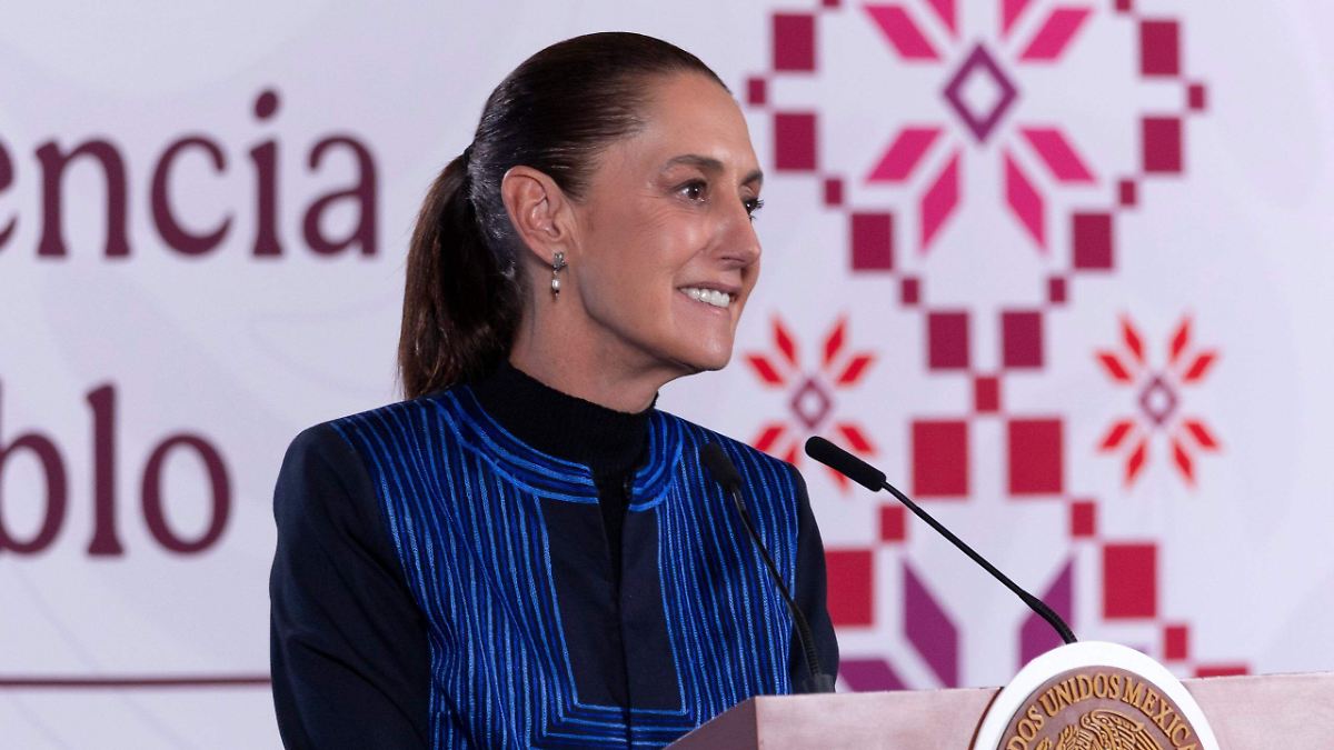 Entre abucheos, Claudia Sheinbaum rinde informe en Colima y arremete contra manifestantes