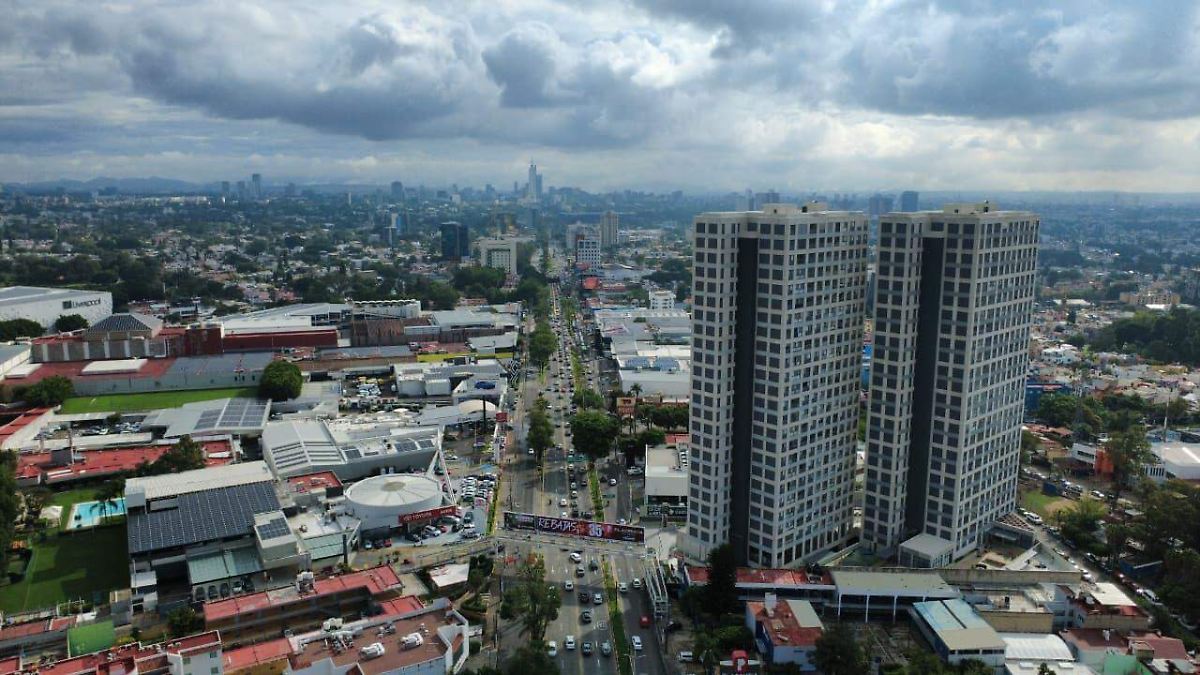 Guadalajara enfrenta una crisis inmobiliaria: torres en auge frente a la pérdida de población