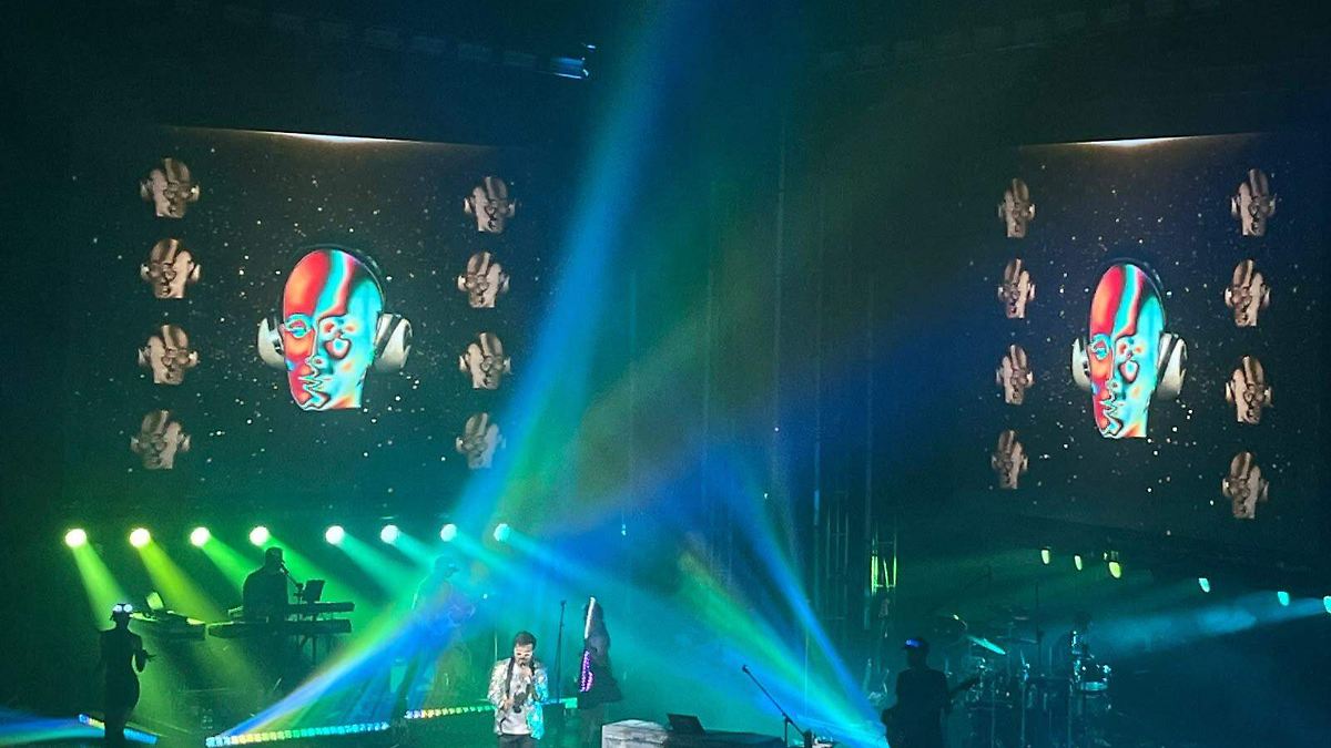Aleks Syntek cautiva al público tapatío en una velada memorable en el Teatro Diana