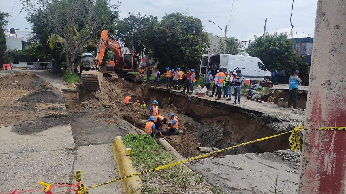 Vecinos de Guadalajara alertan por riesgo de nuevos socavones en avenida Enrique Díaz de León