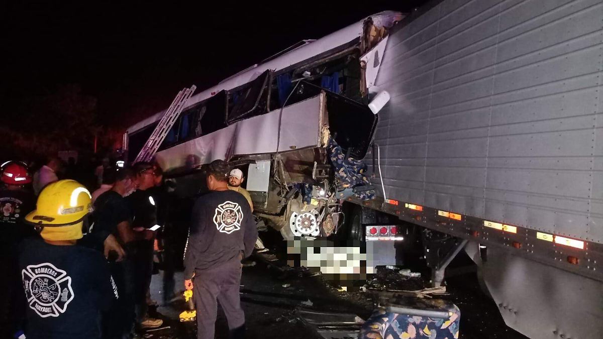 Gobierno de Nayarit absorberá gastos funerarios tras fatal accidente en Rosamorada
