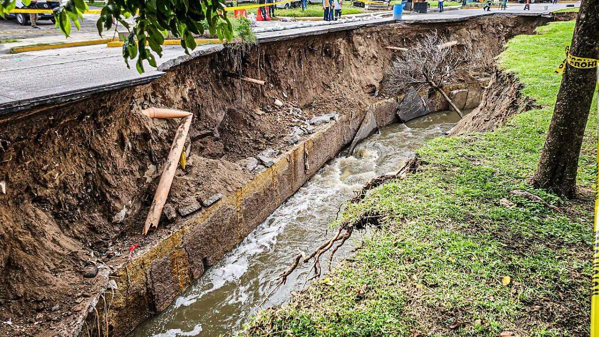 Reparación de socavón en el Malecón de Jalisco podría extenderse por semanas