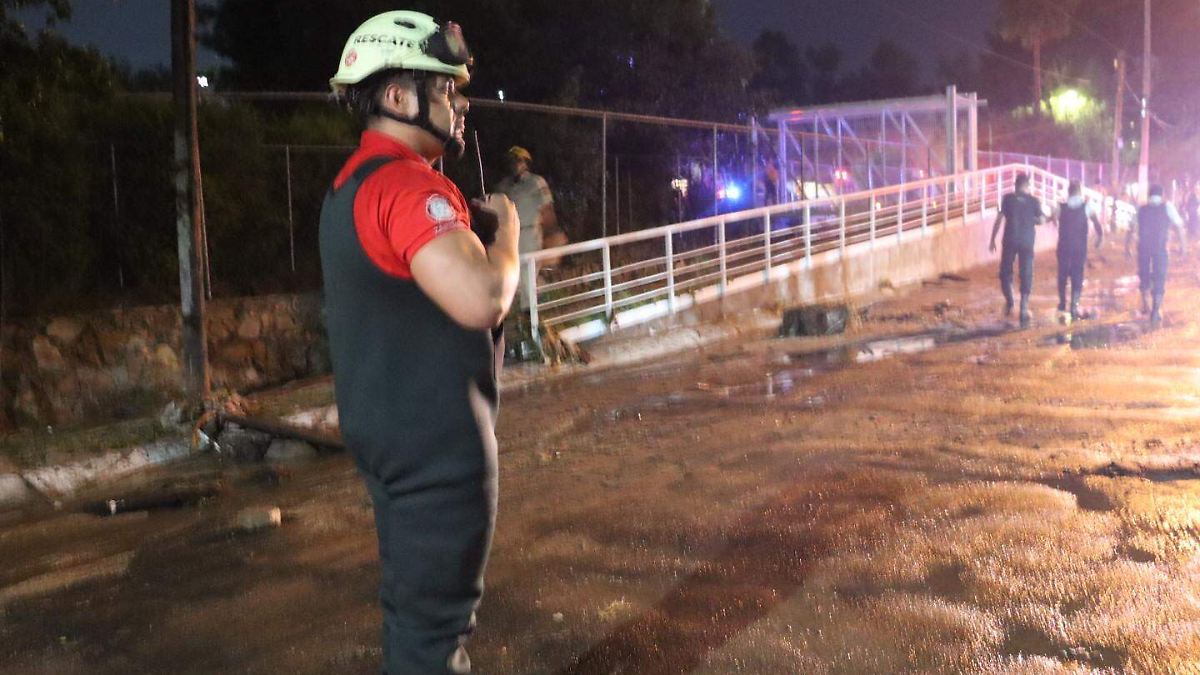 Lluvias provocan afectaciones en 12 viviendas de Villas Perisur en Zapopan