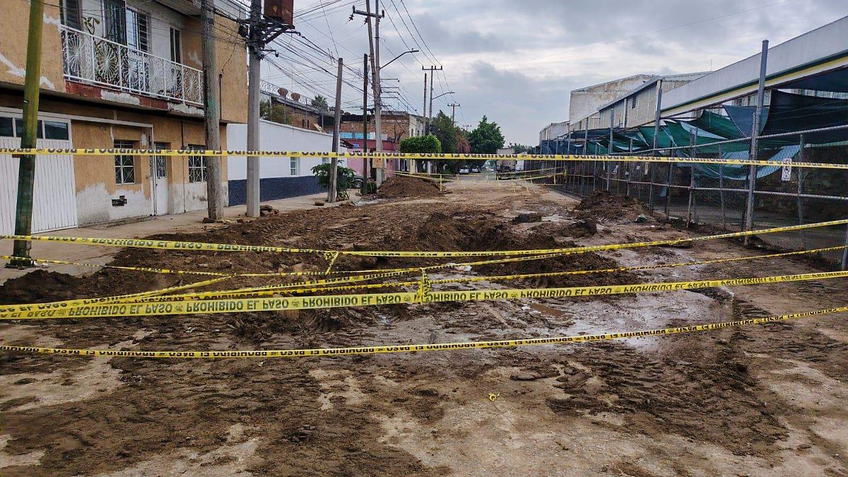 Socavón de 12 metros se abre tras trabajos de reparación en Guadalajara