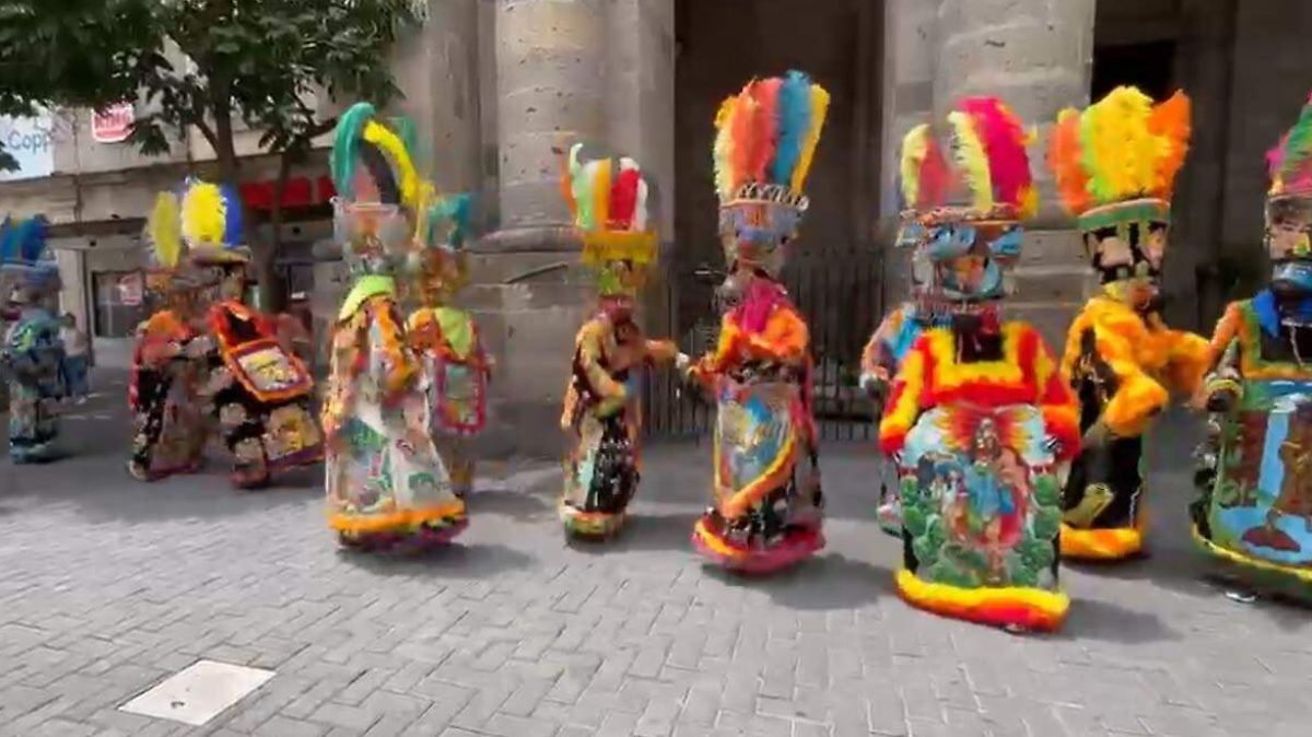La tradición de los Chinelos de Morelos inunda el corazón de Guadalajara