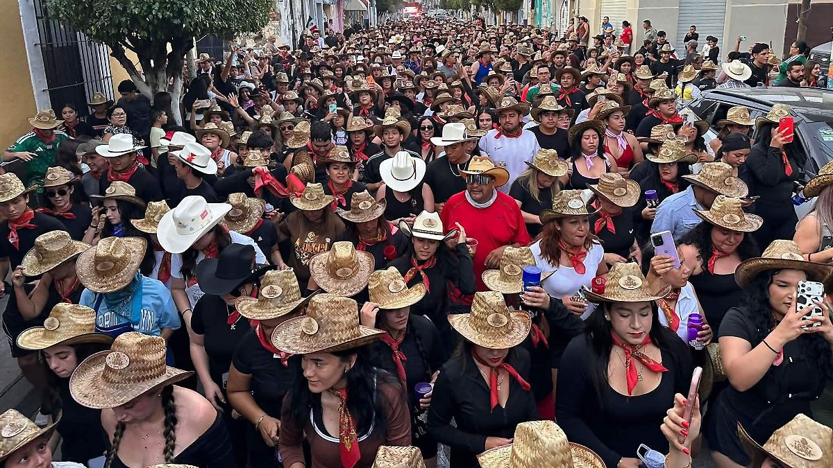 Carrera temática en La Barca, Jalisco, se vuelve viral al ritmo de música de banda