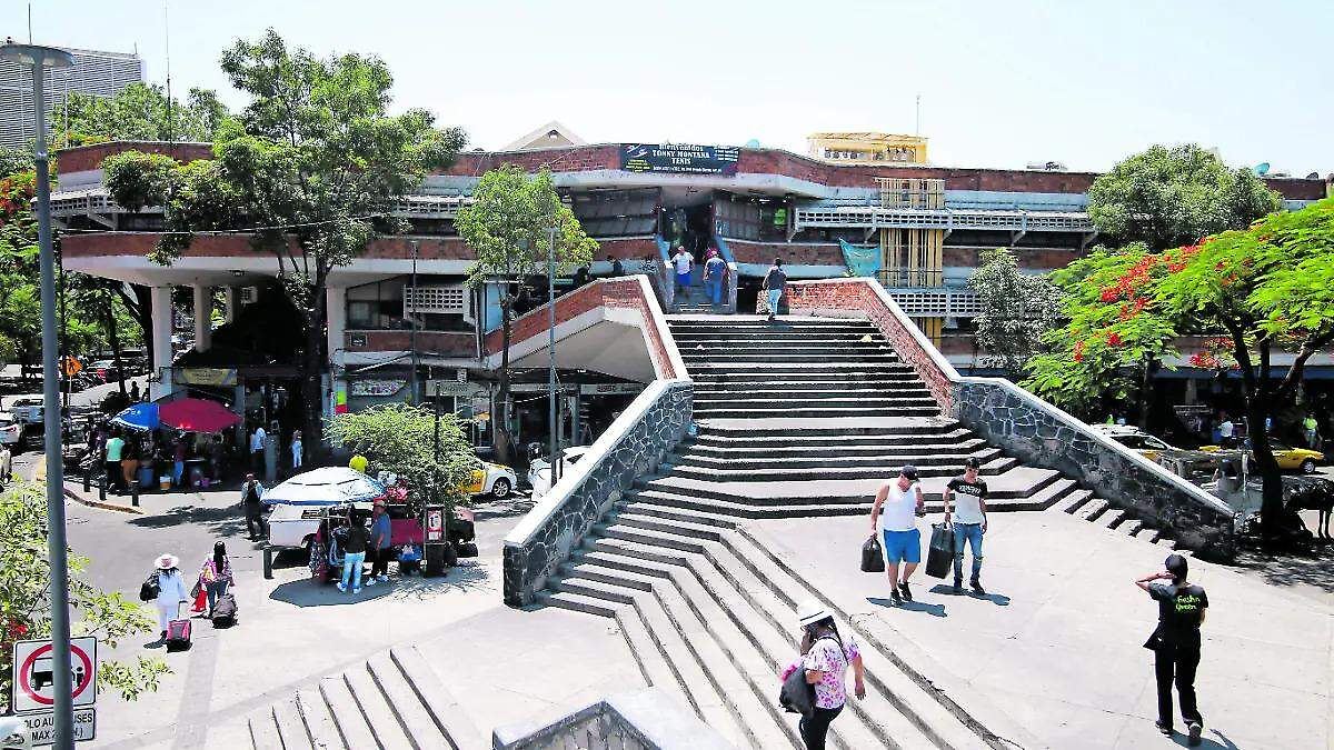 DIF Jalisco busca familiares de menor hallado en un vehículo