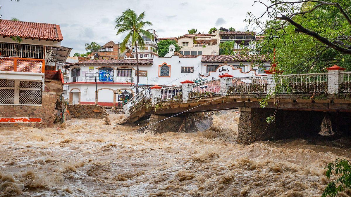 Autoridades de Jalisco refuerzan protocolos ante la temporada de ciclones en el Pacífico