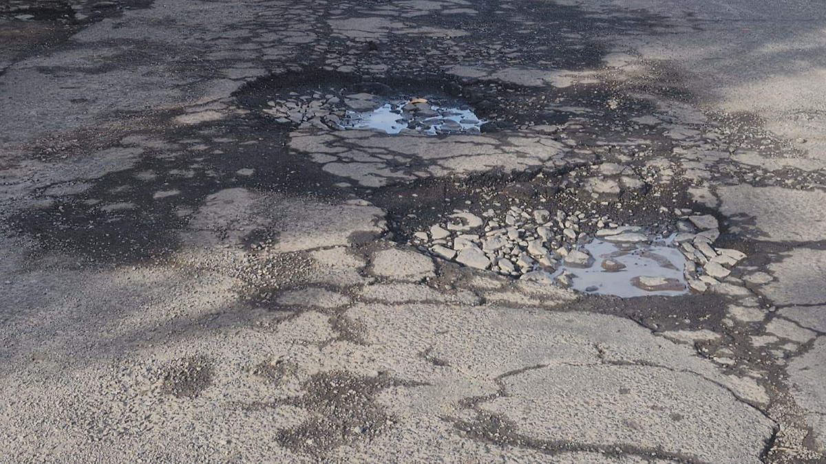 Denuncian habitantes de San Pedrito condiciones críticas en la calle Alba