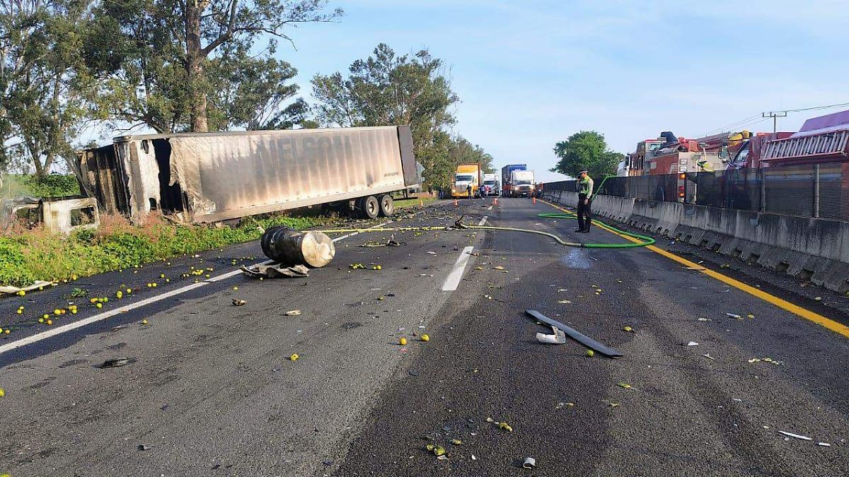 Accidente múltiple en Tuxpan, Jalisco, deja una persona fallecida