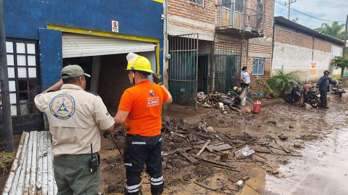 Pablo Lemus anuncia respaldo a familias damnificadas por desbordamiento en Zapotlanejo