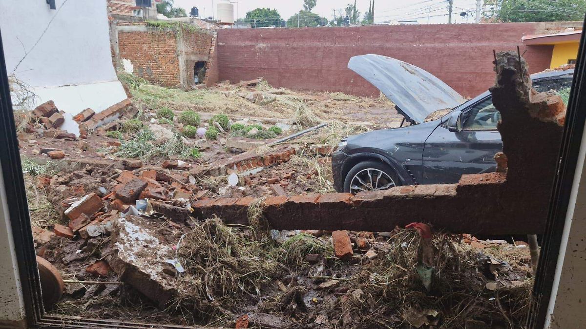 Avanzan labores de recuperación en Zapotlanejo tras inundaciones; reportan 43 casas con daños