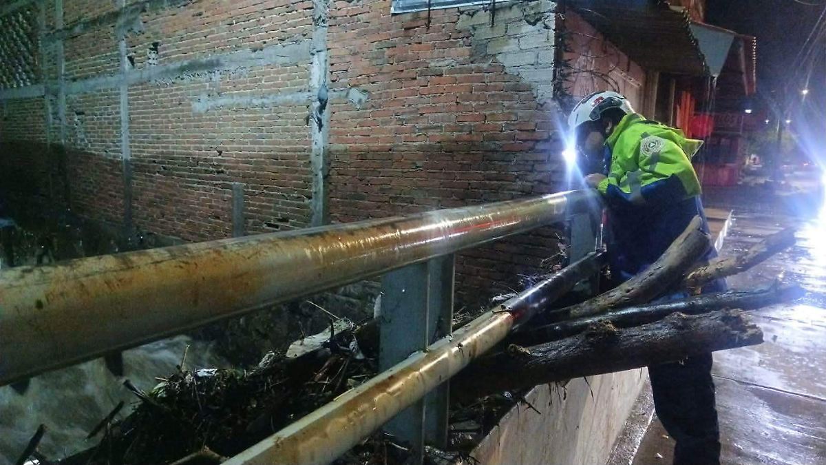 Desbordamiento del Arroyo Manrique en Colima tras intensas lluvias