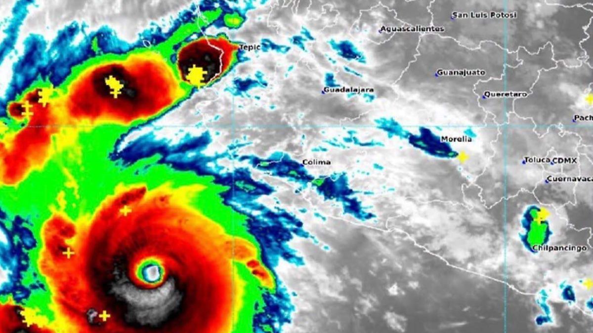 El huracán Polo se aleja de las costas de Jalisco tras impactar en Colima