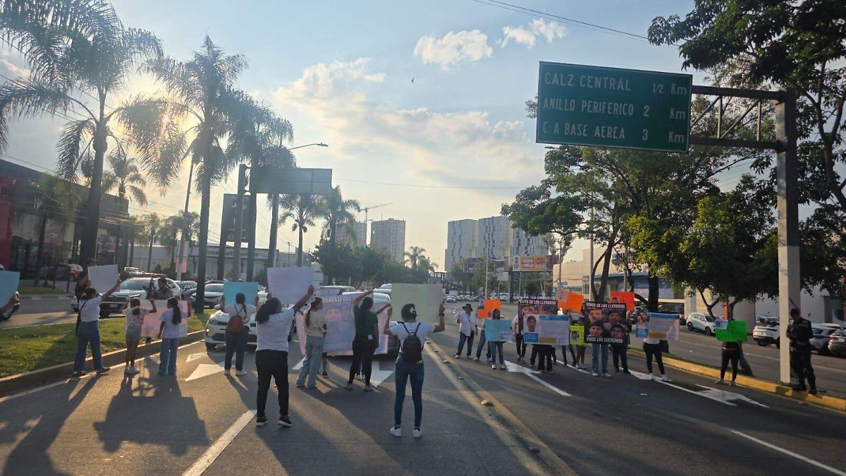 Caos vial en Zapopan: Manifestaciones paralizan calles en Mariano Otero y Jocotán