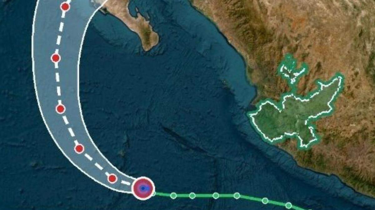 Huracán Polo se desplaza a más de 500 kilómetros de las costas de Tomatlán