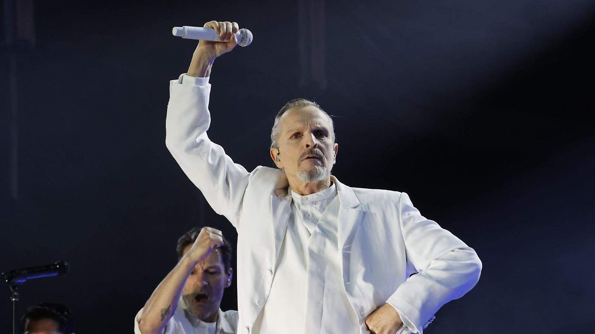 Miguel Bosé reacciona al viral video de Mauricio Pinilla interpretando 'Si tú no vuelves'