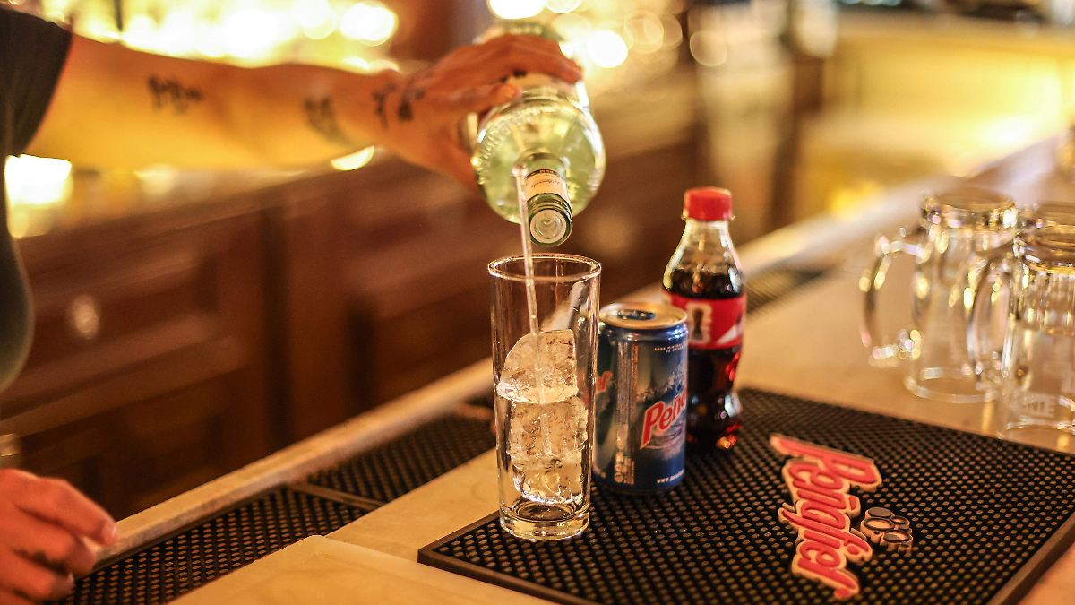 Fármacos tipo Ozempic revelan potencial para combatir el alcoholismo