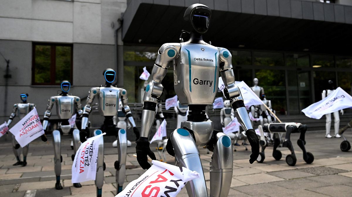 Robots se manifiestan en Varsovia para exigir regulación de la inteligencia artificial
