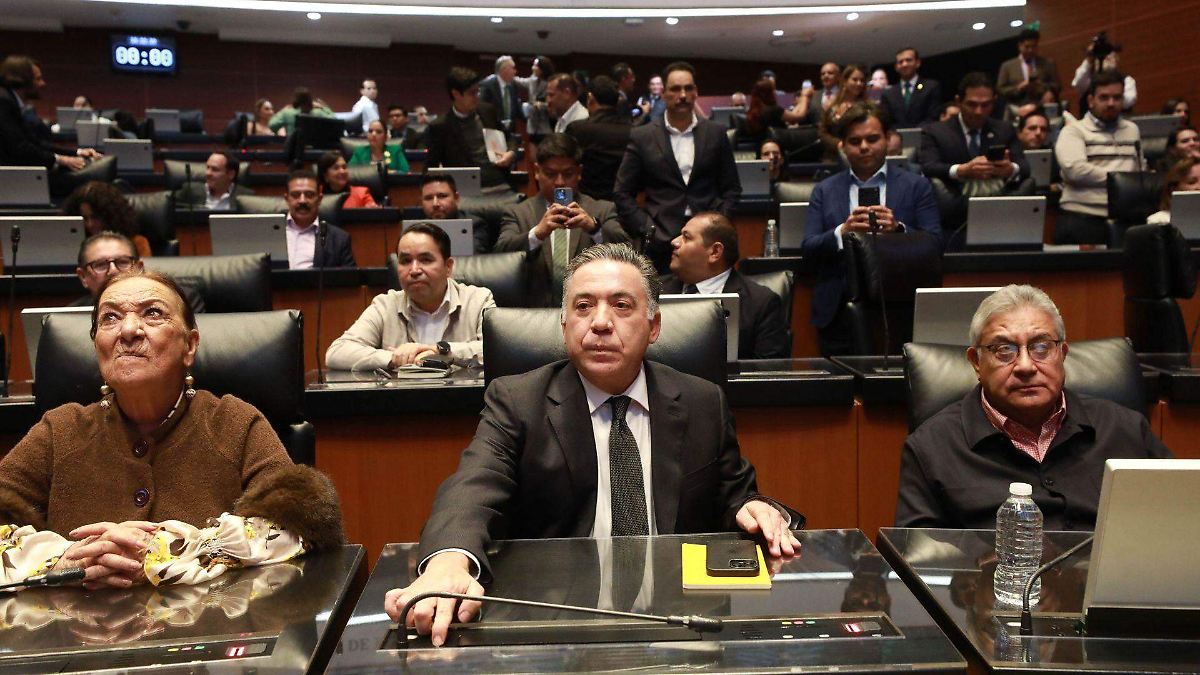 Formalizan la salida de Inzunza Cázarez de la bancada de Morena en el Senado