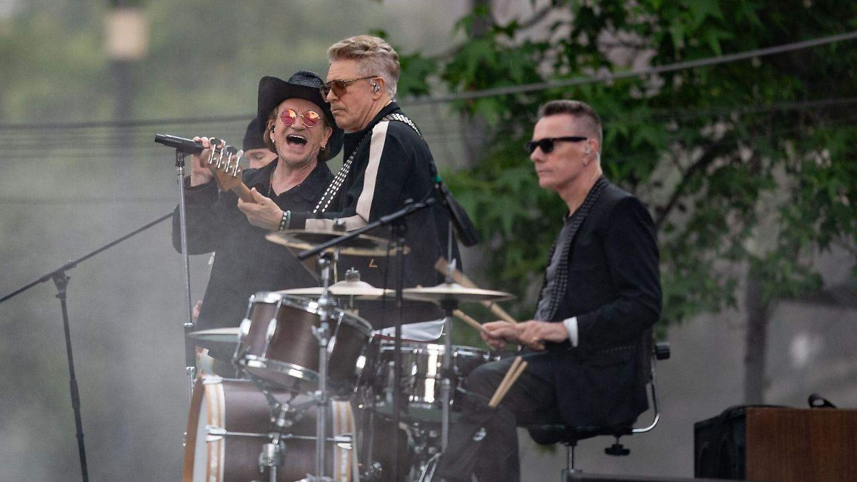 El emotivo tributo de U2 a las víctimas del 11S durante el Super Bowl XXXVI