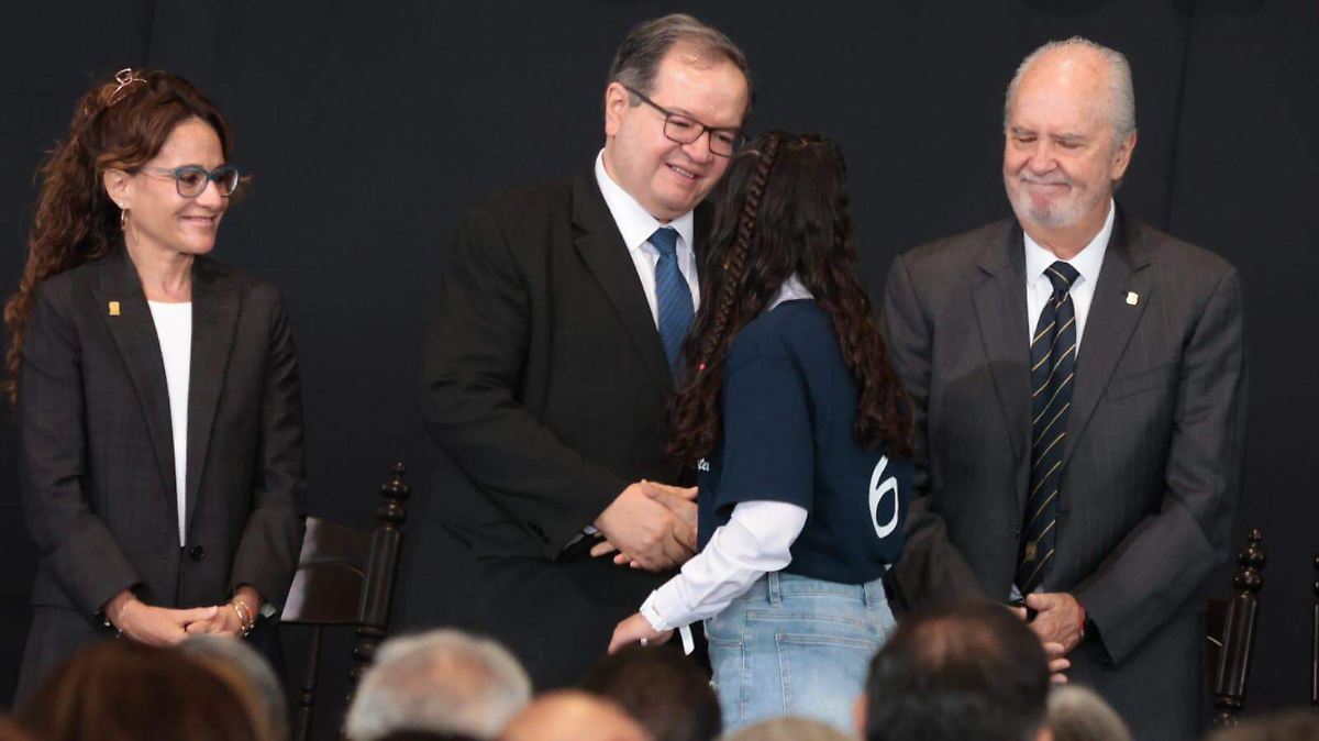 Rector de la UNAM admite fallas en el examen de ingreso y ofrece disculpas a los estudiantes