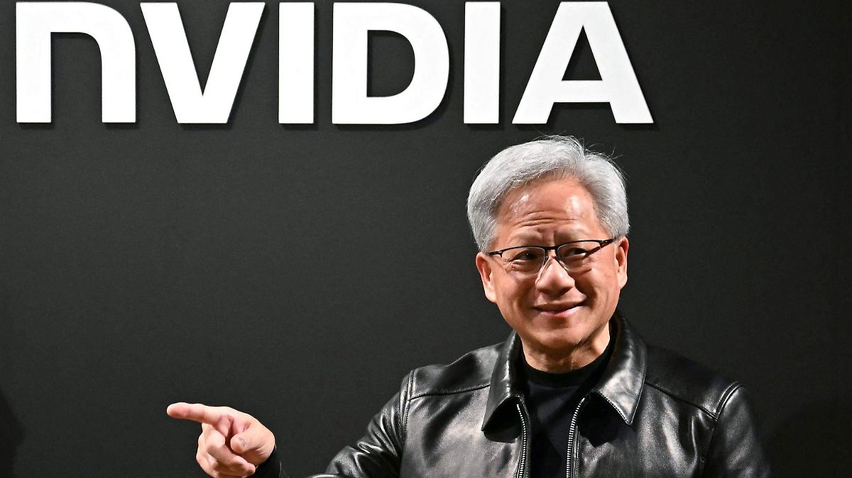 Jensen Huang, CEO de Nvidia, califica de falso y arrogante el discurso sobre una IA fuera de control