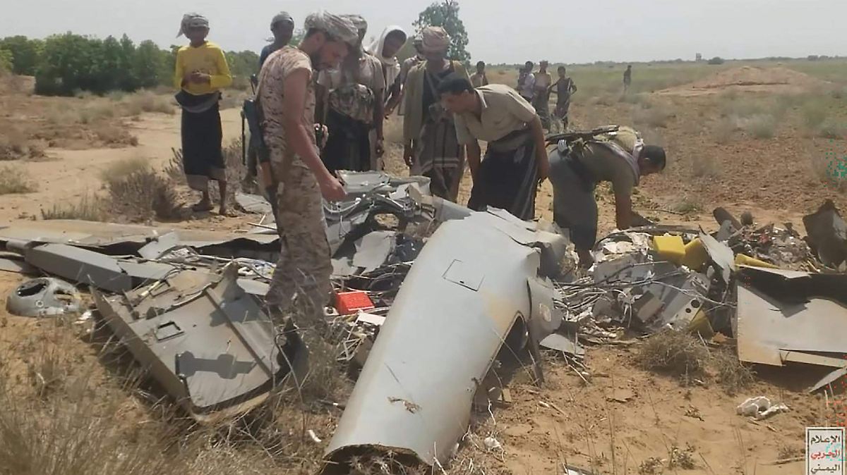 Rebeldes yemeníes toman control de estrecho estratégico en la península arábiga