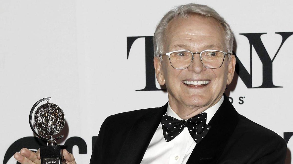 Bob Mackie: El legendario diseñador que definió la estética de las estrellas