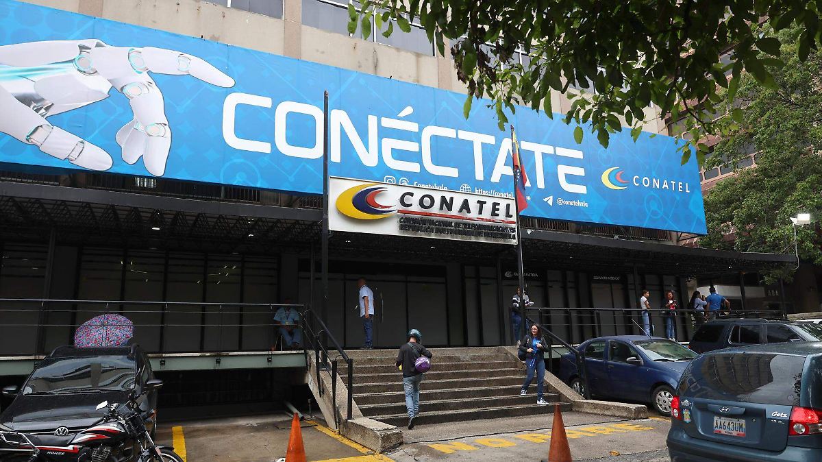 Gobierno de Venezuela levanta bloqueos a portales de noticias en medio de proceso de diálogo