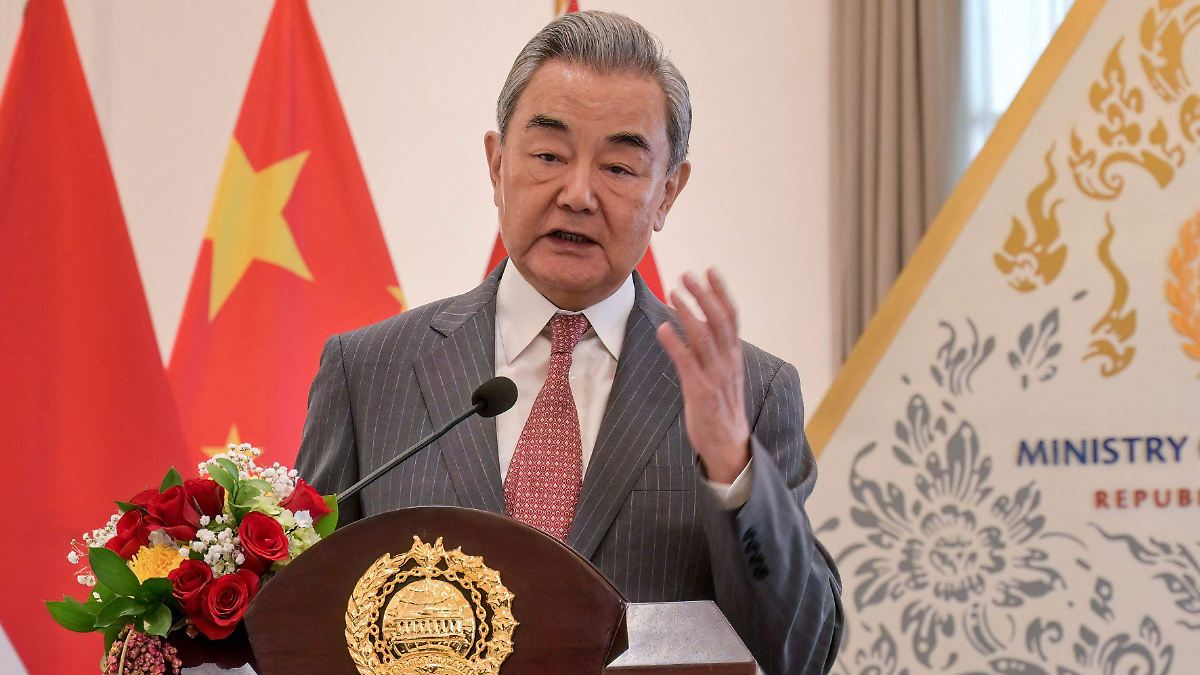 Canciller chino subraya estabilidad en la relación con EE. UU. previo a encuentro de Xi