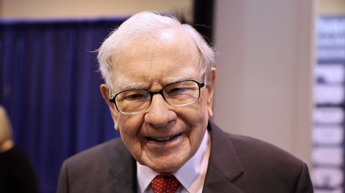Warren Buffett cede la presidencia de Berkshire Hathaway a su hijo Howard