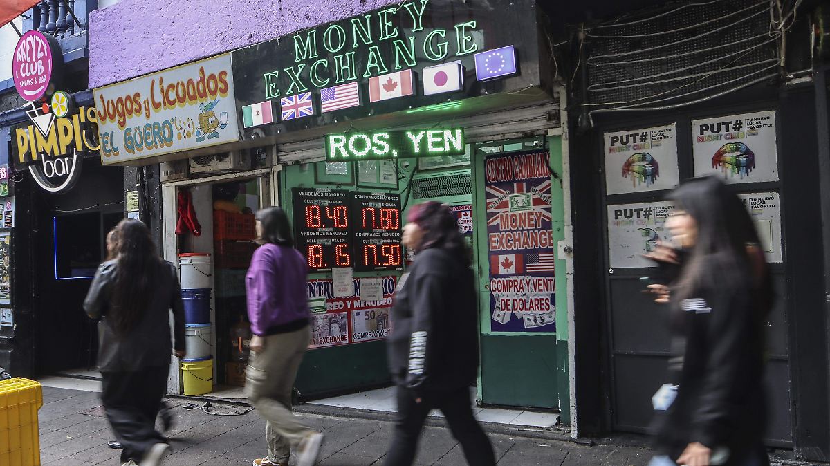 El peso mexicano mantiene tendencia a la baja al cierre de la semana