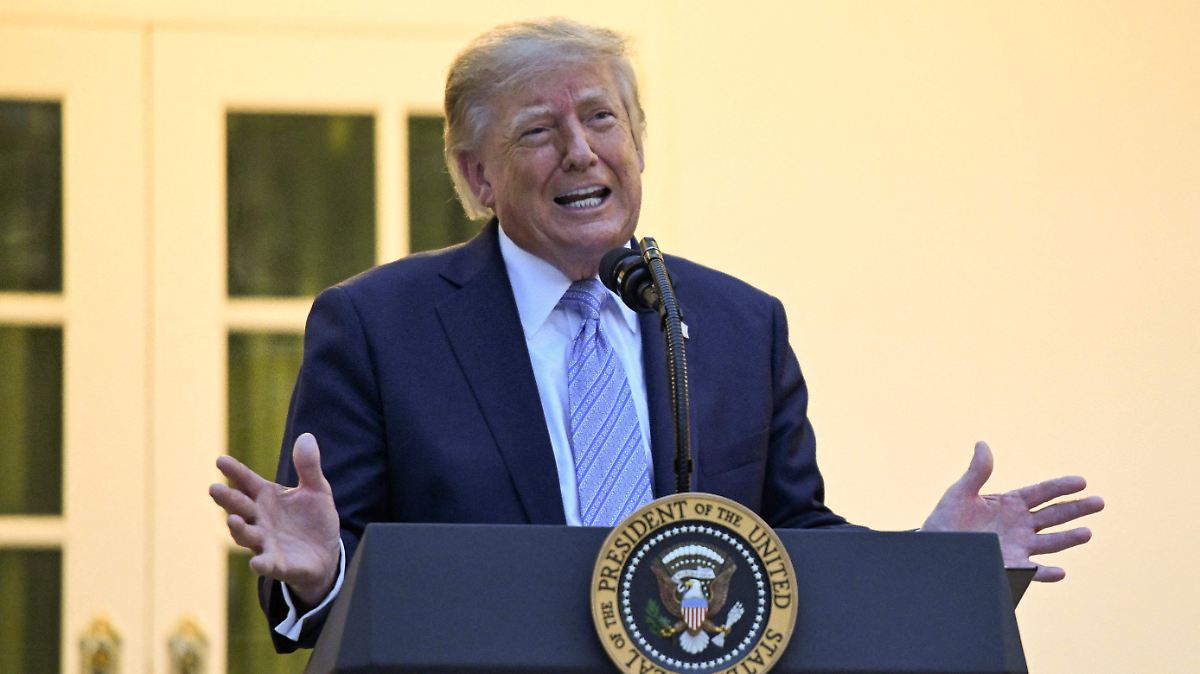 Trump anuncia el fin de los incentivos para vehículos eléctricos de la administración Biden