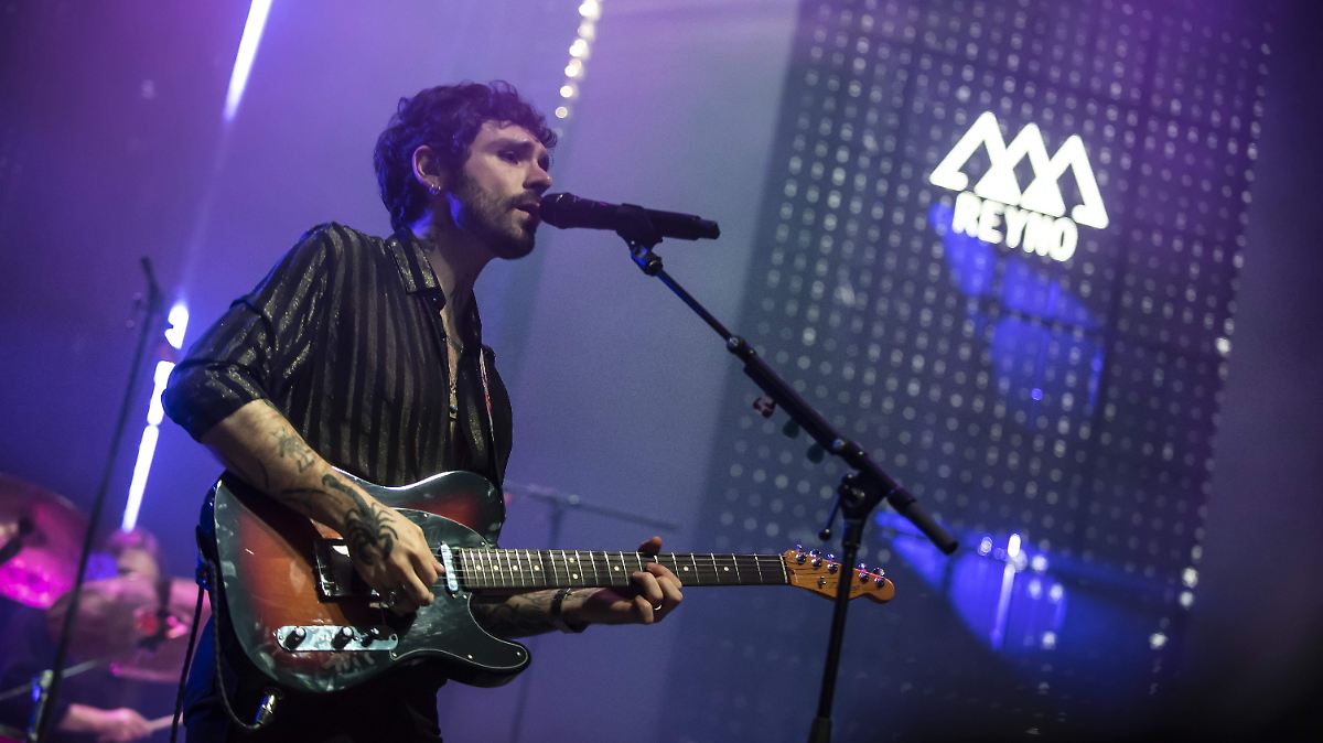 Reyno rinde homenaje a Jonathan Meléndez durante el cierre de su gira en la CDMX